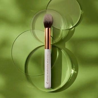 Pigment Play - Large Highlighter Brush