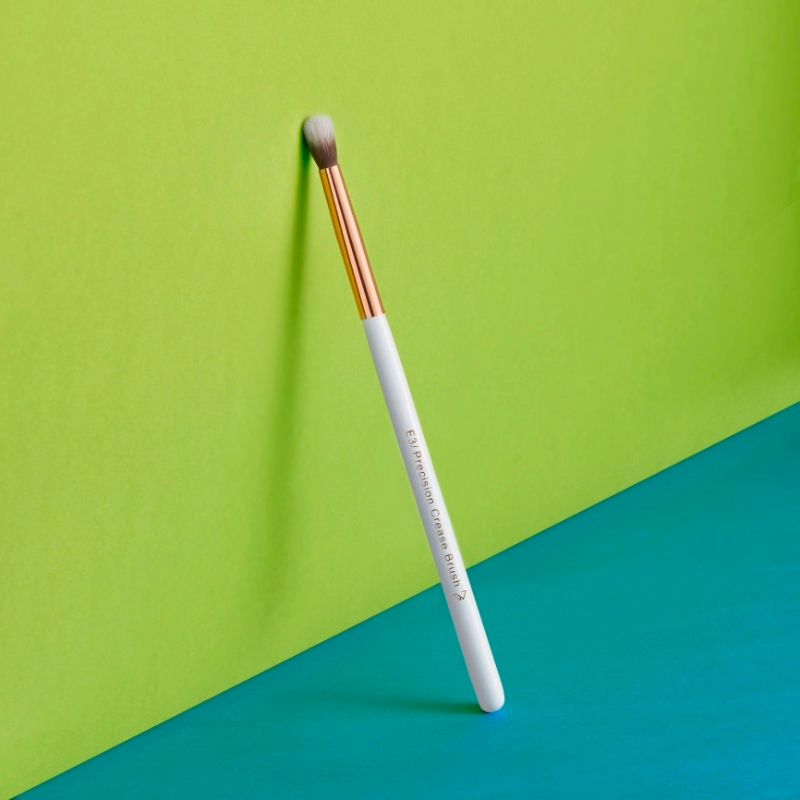 Pigment Play - Precision Crease Brush