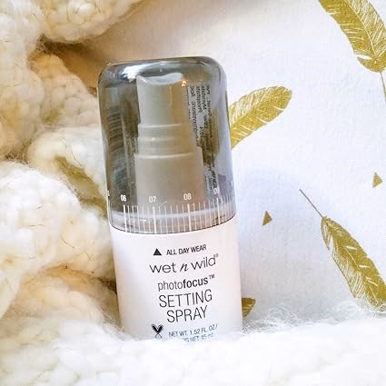Wet n Wild - White - Photofocus - Natural Finish Setting Spray