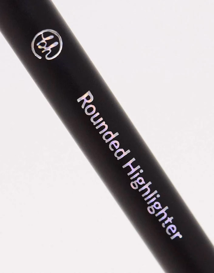BH Cosmetics Rounded Highlighter Brush