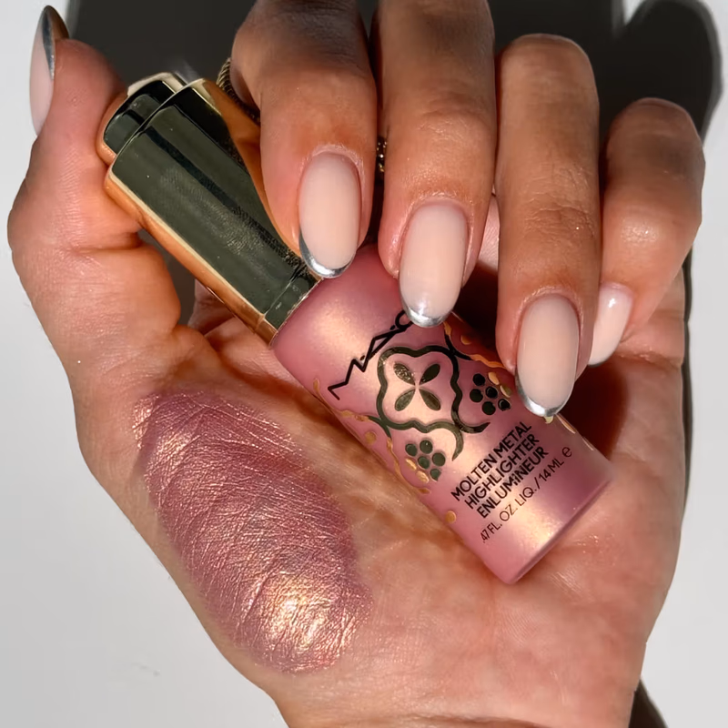 M.A.C - Bling-A-Ling! - Molten Metal Highlighter (Embroidered Opulence Collection)