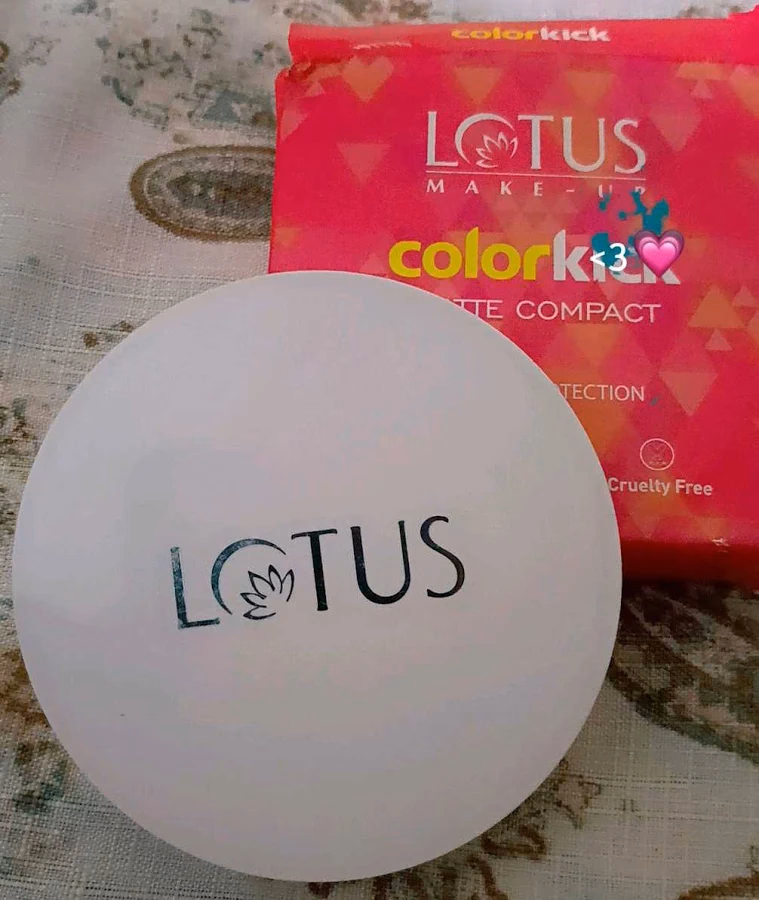 Lotus Make-Up - Ivory - Colorkick Matte Compact SPF 20